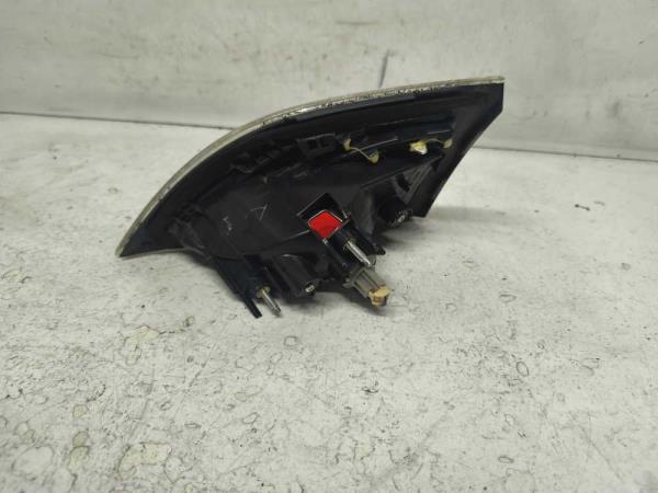 FEU ARRIERE GAUCHE MAZDA BREAK - Vue 2